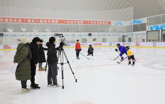 《冰球小课堂》青少年冰球教学视频项目介绍(图1)