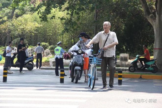 金沙乐娱场明确了！70岁以上的老年人骑车车型有限制注意“4骑、2不骑”(图1)