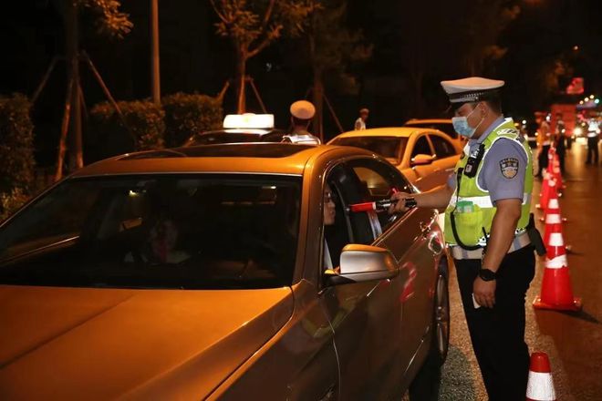 每日新闻精选陕西一女生蹬动感单车1小时尿液似酱油；公办高校住宿费最高不得超过12(图2)